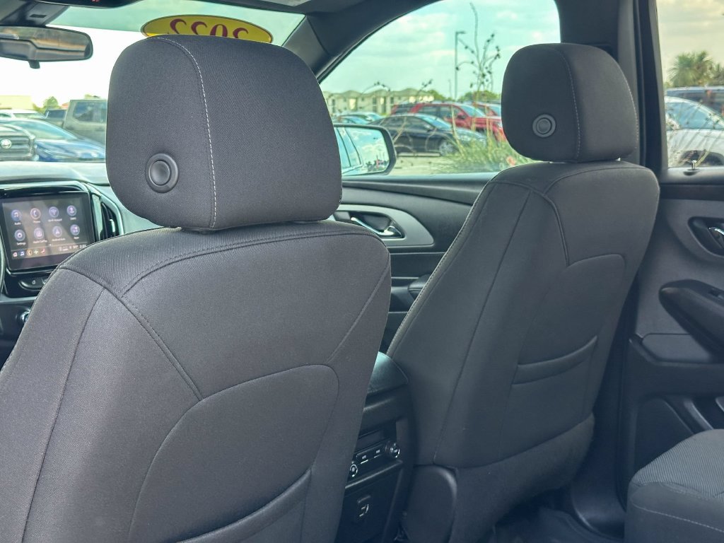 Used 2022 Chevrolet Traverse LT FWD image 17