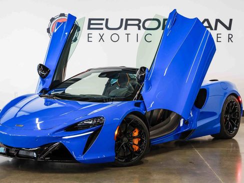 Used 2025 McLaren Artura Spider RWD image 8