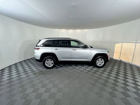 New 2025 Jeep Grand Cherokee Laredo w/ Luxury Tech Group I image 10