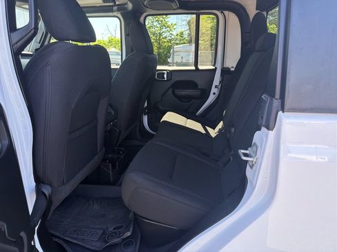 Used 2022 Jeep Gladiator Sport AWD/4WD image 12