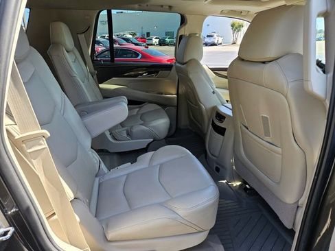 Used 2020 Cadillac Escalade Premium Luxury AWD/4WD image 18