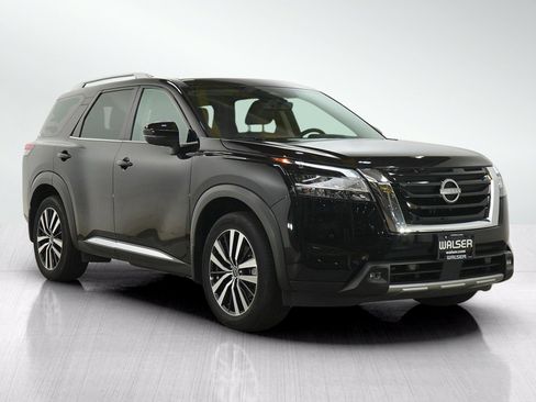 Used 2024 Nissan Pathfinder Platinum AWD/4WD image 7