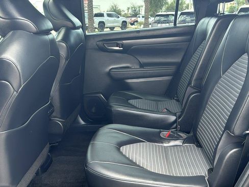 Used 2023 Toyota Highlander XSE FWD image 30