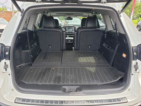 Used 2019 Toyota Highlander SE AWD/4WD image 9