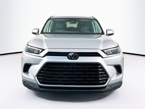 Used 2025 Toyota Grand Highlander FWD image 2