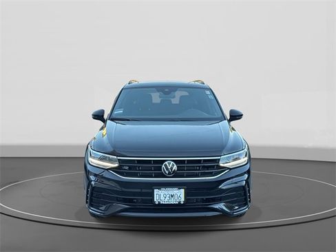 Certified 2024 Volkswagen Tiguan SE R-Line image 2
