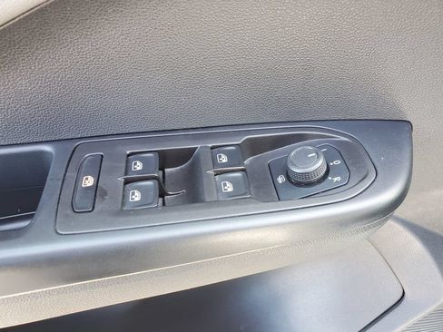 Used 2024 Volkswagen Taos SE AWD/4WD image 14