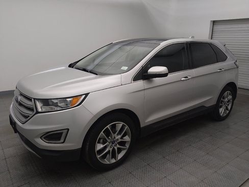 Used 2018 Ford Edge Titanium w/ Equipment Group 301A FWD image 2