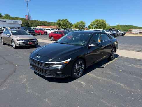 Used 2024 Hyundai Elantra SEL w/ Convenience Package FWD image 8