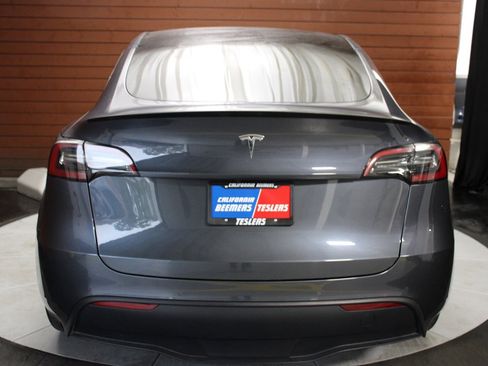 Used 2022 Tesla Model Y Performance image 12