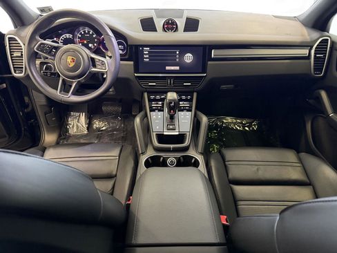 Used 2023 Porsche Cayenne Platinum Edition image 17