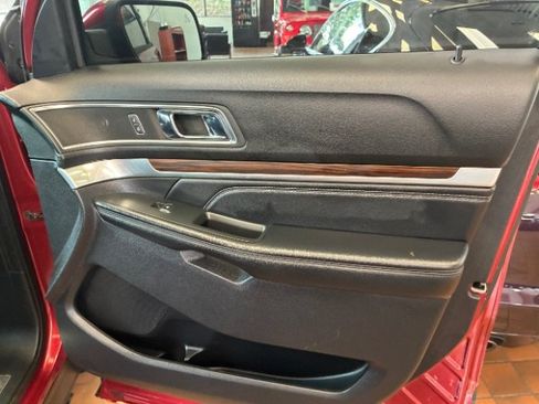 Used 2019 Ford Explorer Limited AWD/4WD image 33