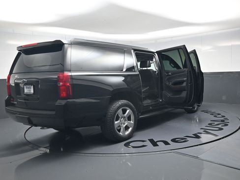 Used 2017 Chevrolet Suburban LT image 26