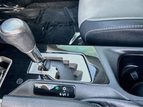 Used 2018 Toyota RAV4 Limited FWD image 17