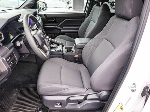 Certified 2024 Toyota Tacoma SR5 AWD/4WD image 9