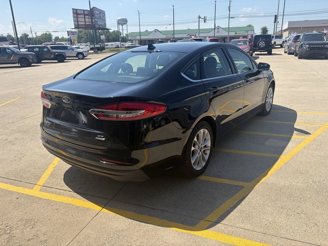 Used 2020 Ford Fusion SE FWD image 6
