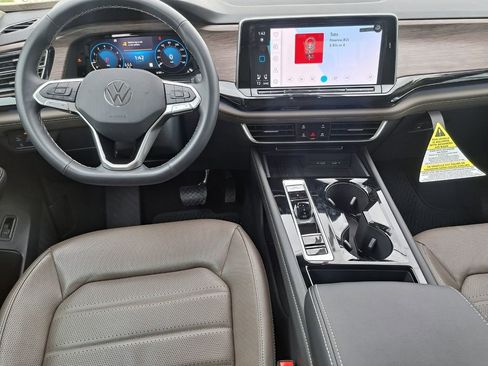 Used 2025 Volkswagen Atlas SEL image 21