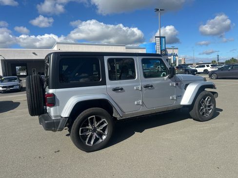 Used 2024 Jeep Wrangler Unlimited w/ Convenience Group image 3