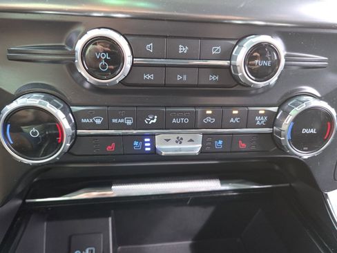 Used 2022 Ford F150 Lariat w/ FX4 Off-Road Package AWD/4WD image 32
