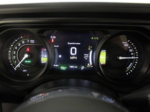 Used 2025 Jeep Wrangler Unlimited Sahara AWD/4WD image 11
