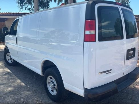 Used 2015 Chevrolet Express 2500 RWD image 5