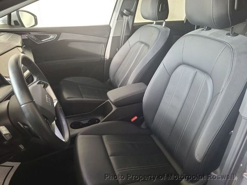 Used 2023 Audi Q4 e-tron Premium Plus w/ Premium Plus image 3