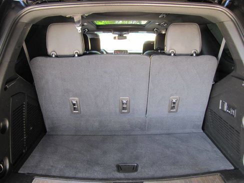 Used 2021 Chevrolet Tahoe Z71 w/ Luxury Package image 21