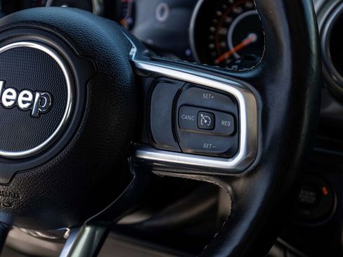 Used 2018 Jeep Wrangler Unlimited Sahara image 24