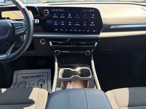 Used 2026 Chevrolet Traverse LT FWD image 17