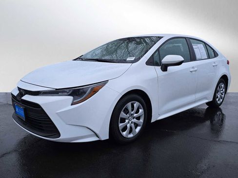Used 2024 Toyota Corolla LE image 7