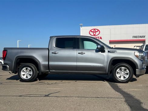Used 2020 GMC Sierra 1500 SLE w/ SLE Value Package image 3