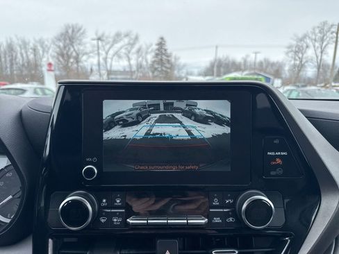 Used 2023 Toyota Highlander LE image 22