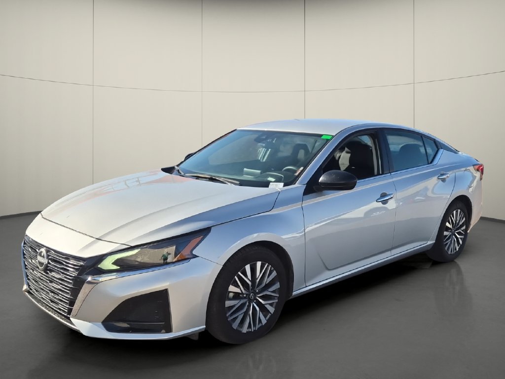 Used 2024 Nissan Altima 2.5 SV FWD image 3