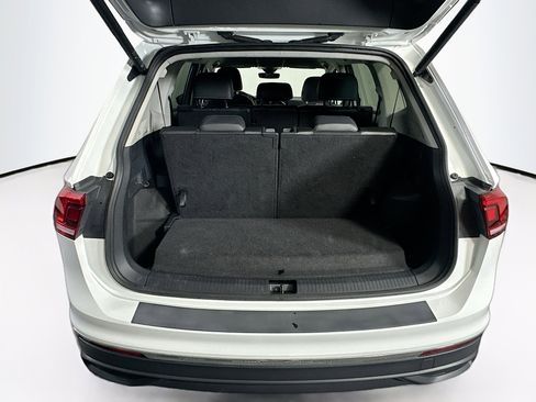Used 2024 Volkswagen Tiguan SE image 30