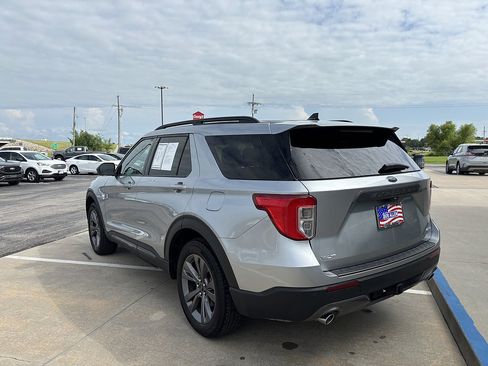 Used 2023 Ford Explorer XLT w/ Equipment Group 202A AWD/4WD image 3