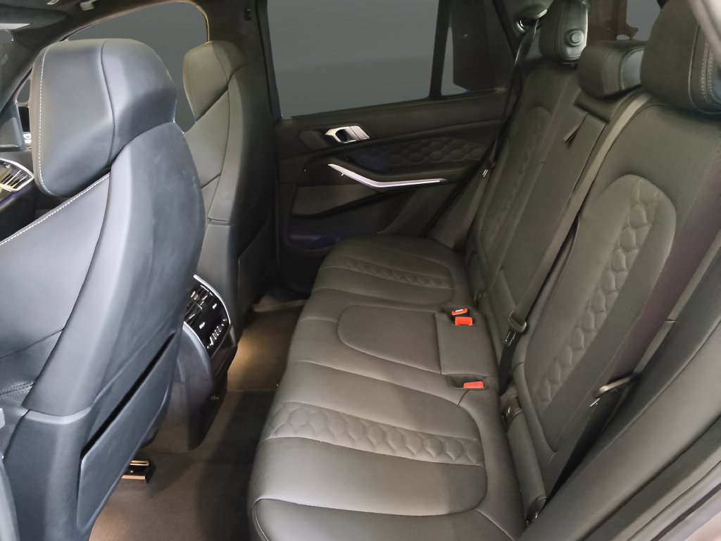 Used 2022 BMW X5 M w/ Executive Package AWD/4WD image 25