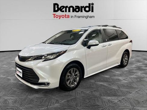 Certified 2023 Toyota Sienna XLE AWD/4WD image 1