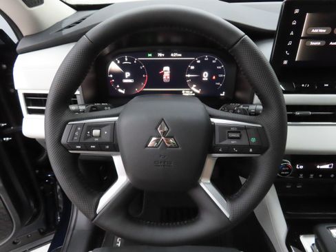New 2026 Mitsubishi Outlander SE FWD image 14