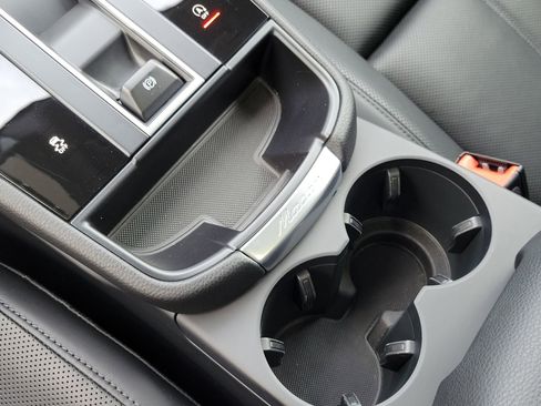 Used 2025 Porsche Macan image 20