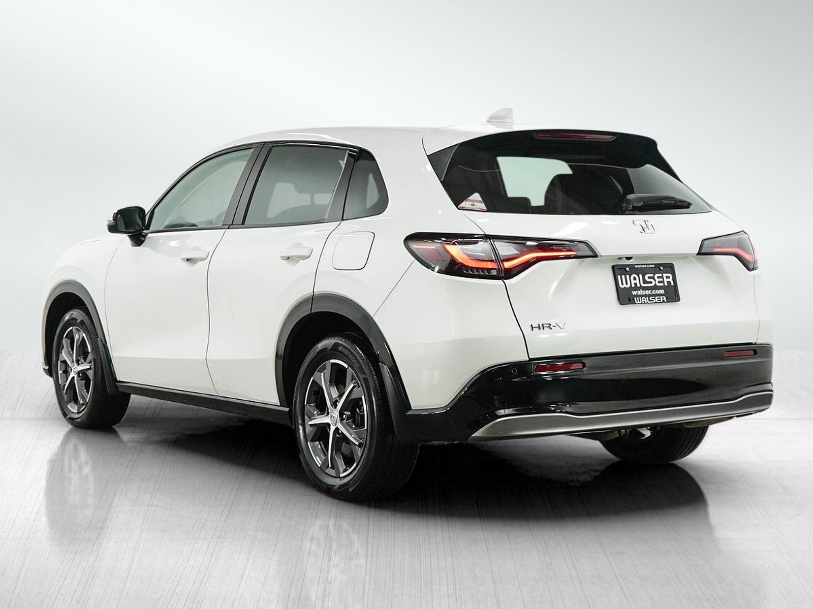 Used 2025 Honda HR-V EX-L image 3