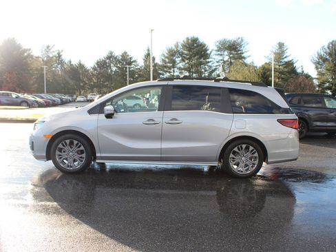 Certified 2025 Honda Odyssey Touring image 6