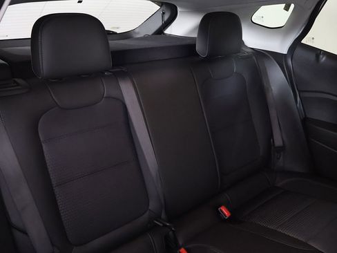 Used 2025 Chevrolet Trax LT FWD image 30