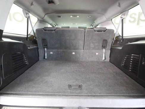 Used 2019 Chevrolet Suburban LT image 5