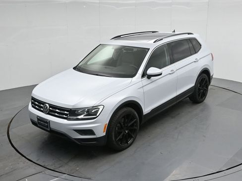 Used 2019 Volkswagen Tiguan SE w/ Panoramic Sunroof Package FWD image 36