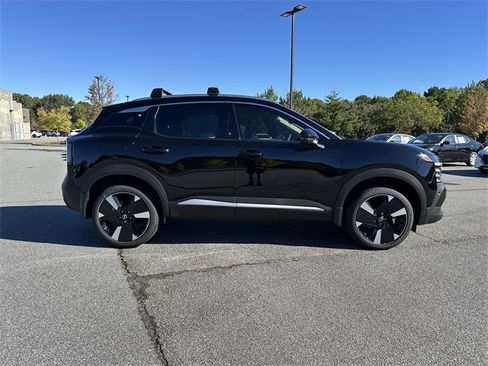 New 2026 Nissan Kicks SR image 2