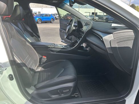Used 2022 Toyota Avalon XSE image 25