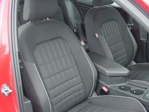 Used 2019 Volkswagen Jetta GLI image 29