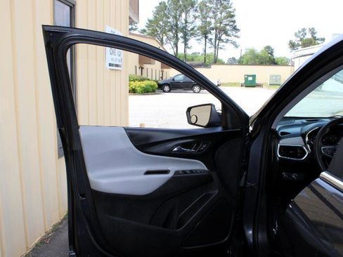 Used 2022 Chevrolet Equinox LT image 13