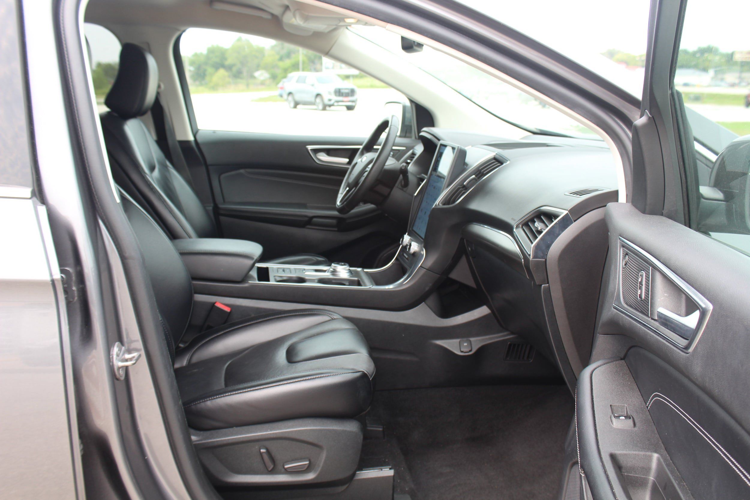 Used 2022 Ford Edge Titanium AWD/4WD image 25
