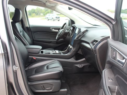 Used 2022 Ford Edge Titanium AWD/4WD image 25
